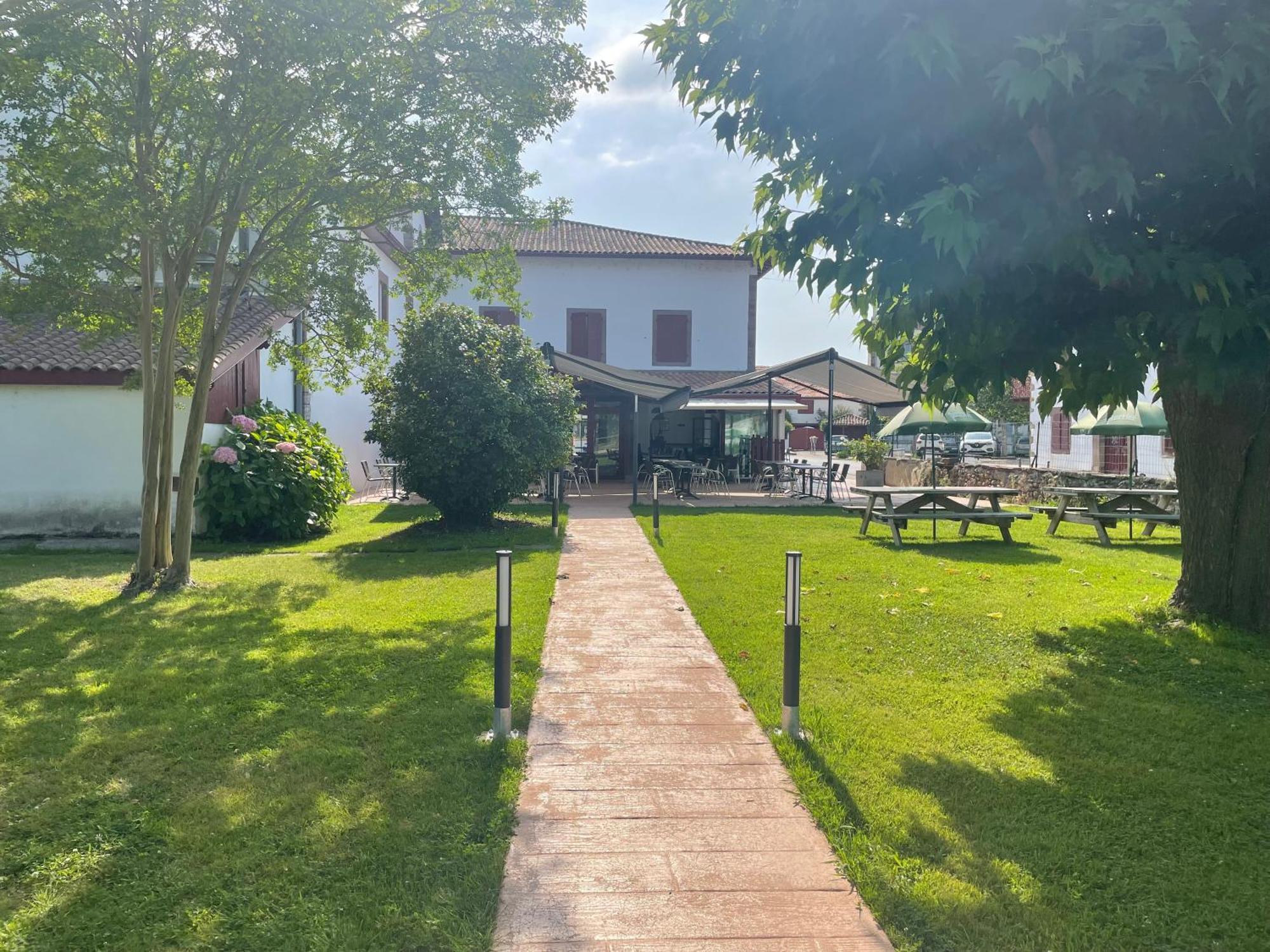 Hotel Mendy Saint-Jean-le-Vieux  Экстерьер фото